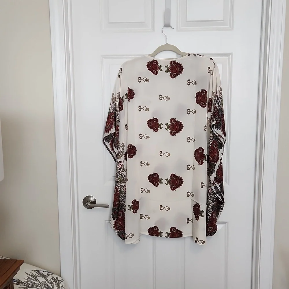 Clothing bundles 4 for 15 Beach cover up ALL CLOTHING. 4 FOR $15!!! - Picture 5 of 8